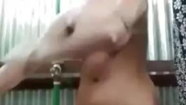 MMS video of Desi slut stripping to demonstrate her chubby XXX body