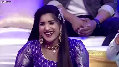 Milf Anchor Shyamala Rare Super Hot Fleshy Jiggling Deep Navel Exposing Dance