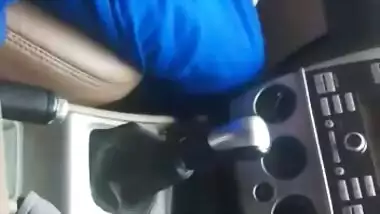 Inside car Bhabi ki chut m ungli ki or boobs dbaye and handjob too -2