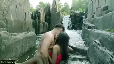 Indian Outdoor Dating sex with Teen Girlfriend! Best Viral Sex