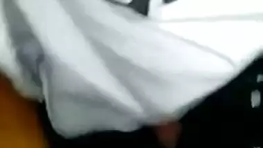 Desi whore in sari reveals pussy for bonking in self-made XXX video