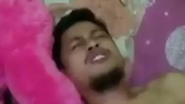 Handsome guy gets fuck by a shemale in Indian gay sex video