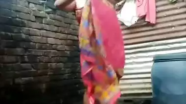 Hot beautiful babe pissing and boobs showing part 1