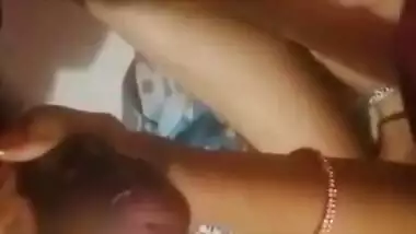 Desi bhabi oily handjob