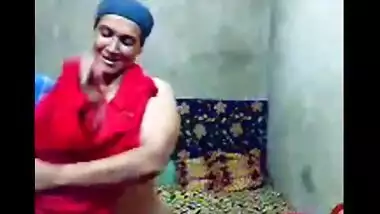 Pakistani Desi XXX wife gets hard fucked from behind by her husband’s friend MMS