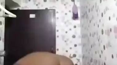 Sensual wife with a mask on washes and shaves her XXX plump body