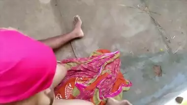 Outdoor Risky Fucking Indian Milf On Farmhouse Backyard