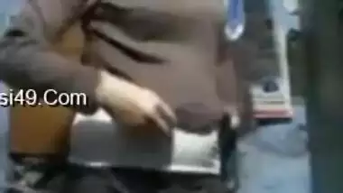 Indian gives the opportunity to check out her body before dressing