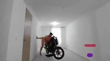 Le Pido Al Primo De Mi Novio Que Me Grabe Teniendo Sexo En Su Motocicleta En Medellin Colombia - Alex Adams