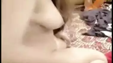 Busty Sobia poses for selfie XXX video playing with her Desi ass