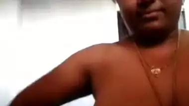 Indian whore gives sexual joy to viewers showing off XXX coconuts