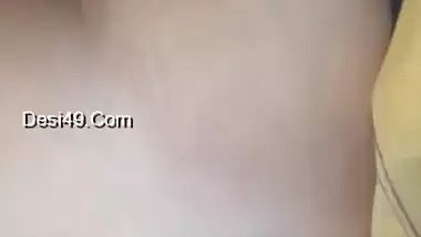Today Exclusive- Desi Wife Boob Pressing By Hubby And Rub Her Dick In Boobs