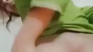 Sexy girl says sorry to her lover by sending her nude MMS