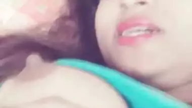 Married Indian girl with sexy face acts as XXX model while hubby isn't home