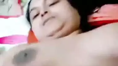 Man drills a chubby woman’s pussy in a village sex video
