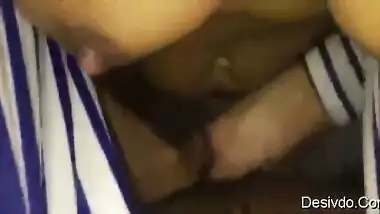 Navi Mumbai Desi wife Swati Handjob and Hubby Playing with her Boobs