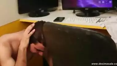 Biwi ne pakda range hath apne pati ko