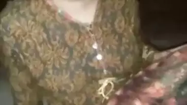 Desi girl gives hairy pussy to XXX boyfriend and fools around close-up