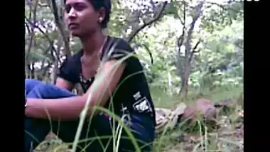 College desi girl do quick outdoor sex with her Indian senior buddy
