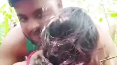 Man penetrates Desi woman and films XXX video for his MMS viewers