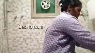 Titillating Indian housewife reveals her small XXX boobs for a bit