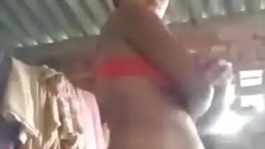 Village Desi girl shows off boobs to XXX boyfriend via video link