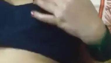 Indian man examines shaved XXX pussy of fat spouse before sex in bed