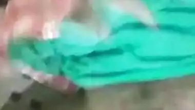 Desi Bhabi Apni Boy Friend Ko Bathroom Mein Jaakar Uski Bada Boobs Our Chut Dikhakar Maja Lerrahihe