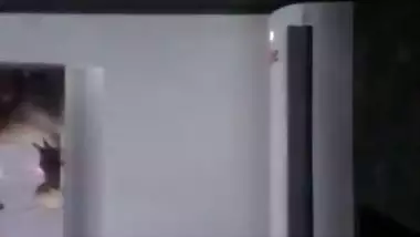 Safada adora dar o rabo enquanto o corno sai com os amigos