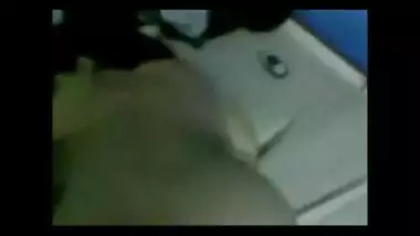 Non-professional college hotty gives a fine oral sex and bonks her bf