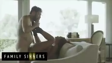 Family Sinners - Scarlit Scandal Gets Her Father In Law Tommy Pistol To Show Her His Tongue Ss