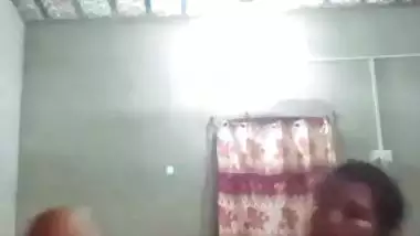 Desi Patna couple fucks and records their Bihari sex video
