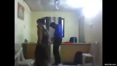 husband ke kaam par jaane ke baad bhabhi ne bf ke saath kiya sex