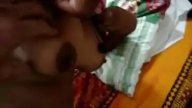 No problems for lovely Desi to take sex boobs out in a XXX video