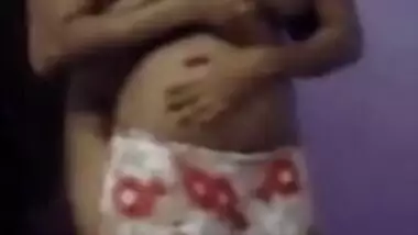 Pregnant Desi girl loves hubby so much that can take part in porn video