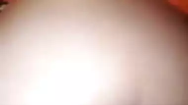 Good-looking Desi chick shows her sweet XXX pussy in solo MMS video