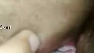 Inked Desi gal records solo sex clip in which she fingers XXX vagina