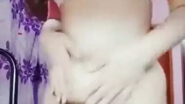 Nerdy college girl from India shakes big buttocks and spanks it