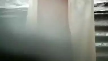 Today Exclusive-village Girl Bathing Record In Hidden Cam