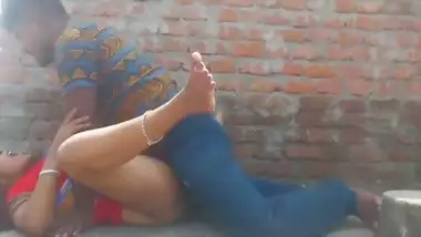 Fucked the neighbour Bhabhi on the roof of the house hot indian girl