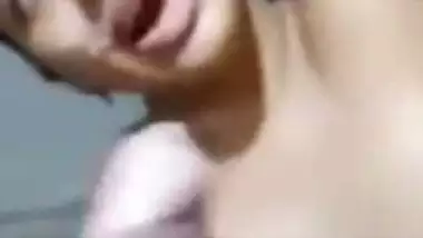 No husband home so XXX fucker in MMS video cums on face of the Desi
