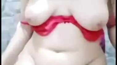 Big-tittied Paki girl plays with her Desi XXX cunt and squirts hard