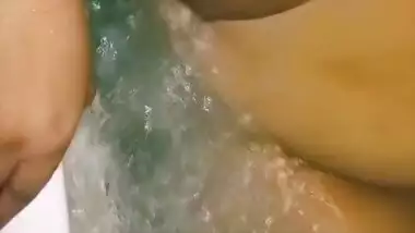 Big Naturals And Huge Boobs - Bbw In Bathtub Showing Her And Ass