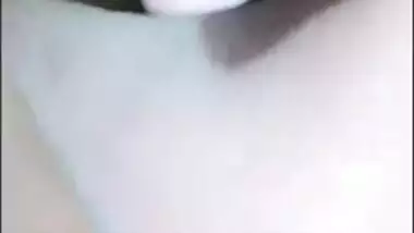 Vibrator is supposed to give XXX Desi model pleasure she deserves