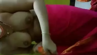 Desi sexpot takes amazing poses and throw bra away baring nice boobs