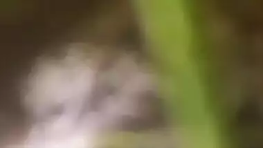 Outdoor MMS video of Pakistani girl having XXX fun with Desi BF