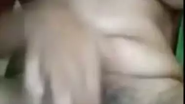 Indian woman's hairy XXX hole needs a hard sex tool instead of masturbation