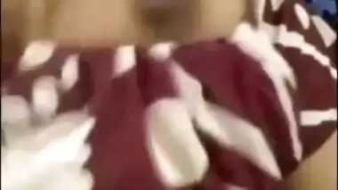 Boyfriend films porn video of the Desi woman playing with nipples