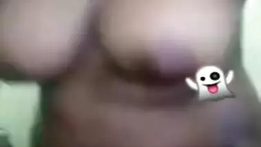 Breasty hot Bengali hotty goes topless in a live movie scene call