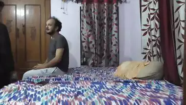 Whorish Desi wife real sex with refrigerator technician!! XXX hindi audio
